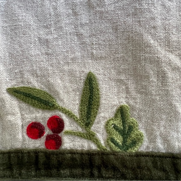 William Sonoma Linen~Green Velvet Trim & Holiday Berries 🎄 Set of 4 Placemats - Picture 4 of 10